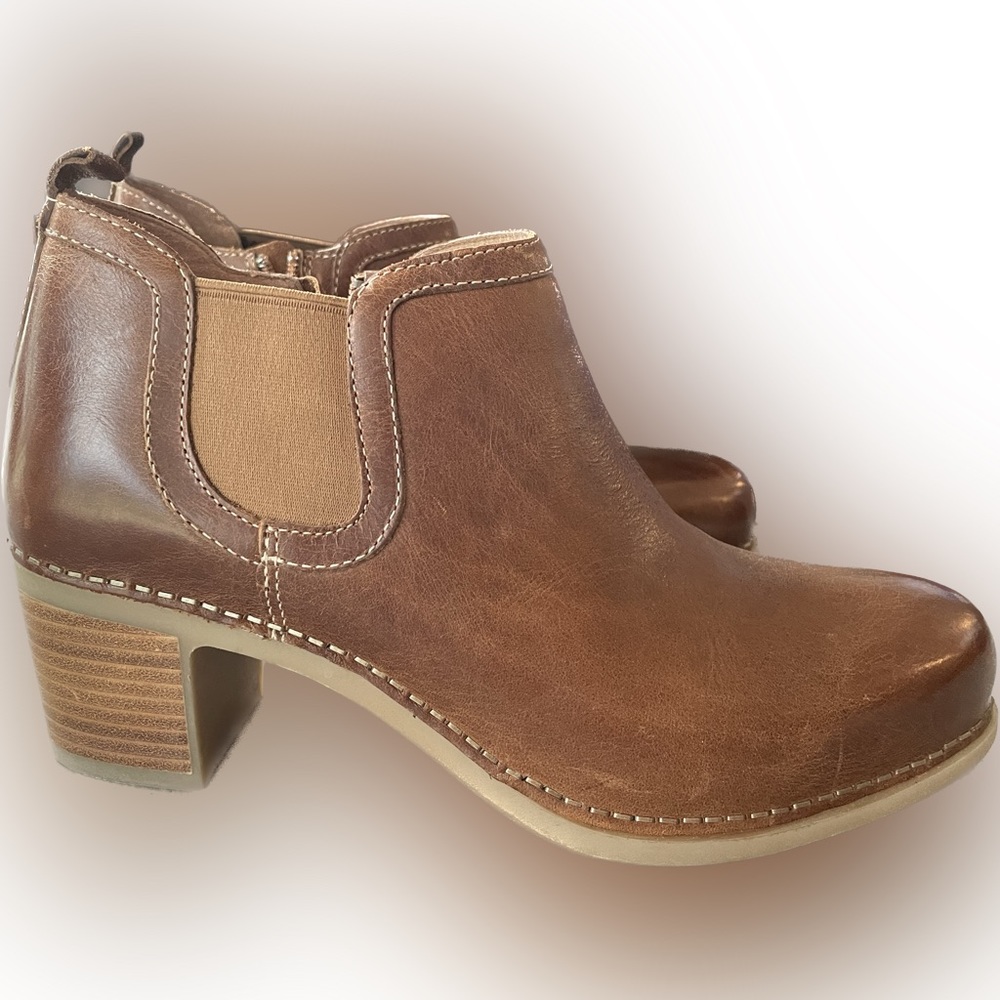 Dansko Women's Harlene Bootie, Tan Leather. Size Women’s 39 (8 - 8.5 US)